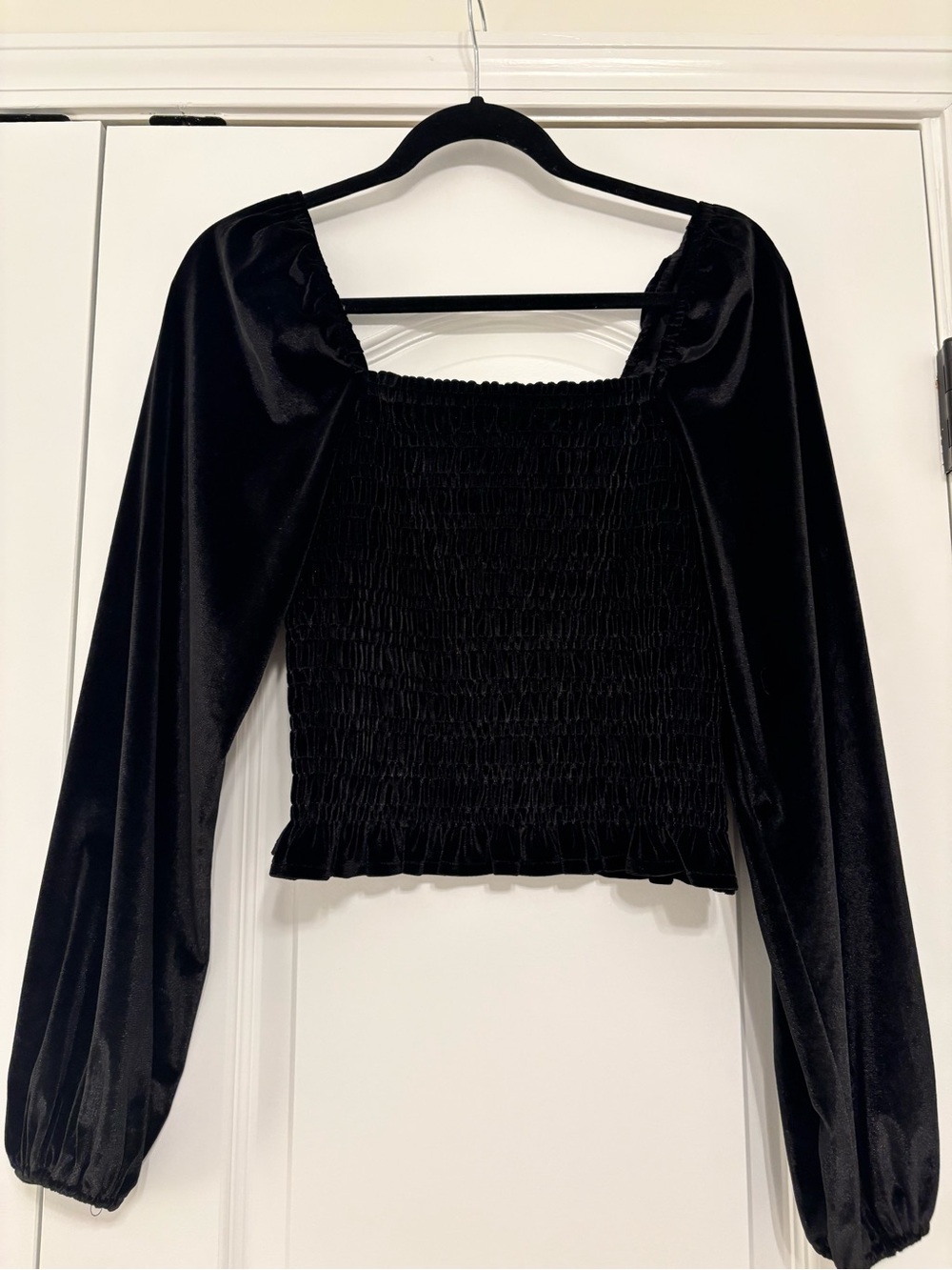 Smocked Velvet Long-Sleeve Crop Top - Black
